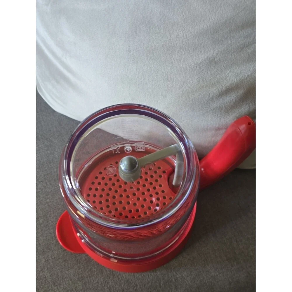 Henning Lee 4-Cup Gravy and Fat Separator - Clear grey red